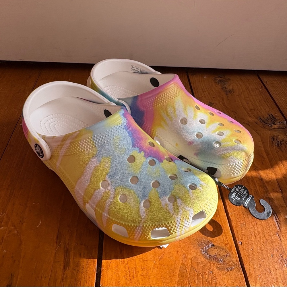 NWT CROCS Classic Tie-dye Graphic Clog